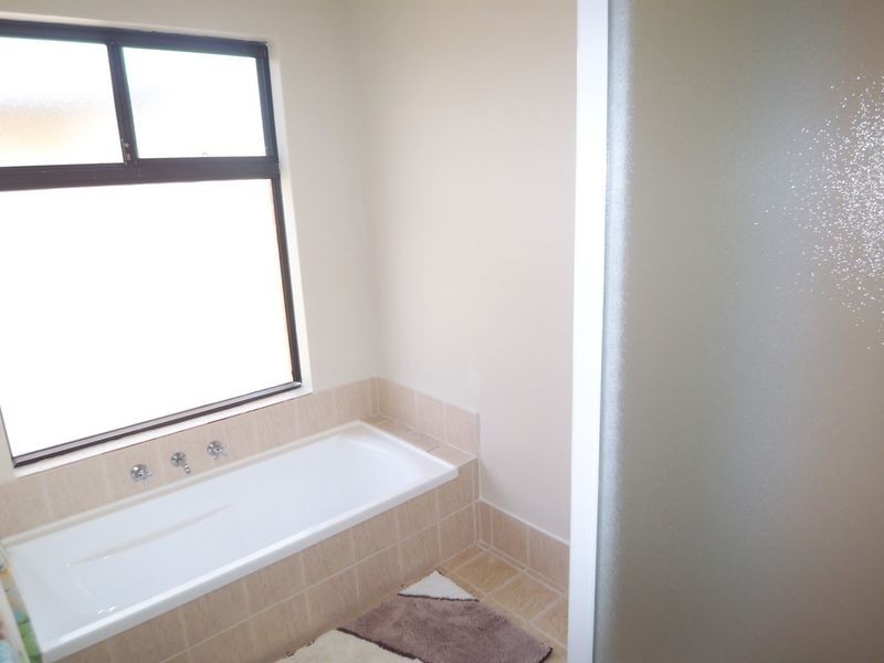 19 Teague Way, Lakelands WA 6180