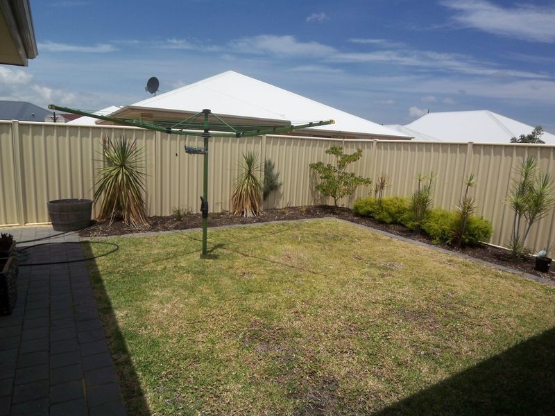 19 Teague Way, Lakelands WA 6180