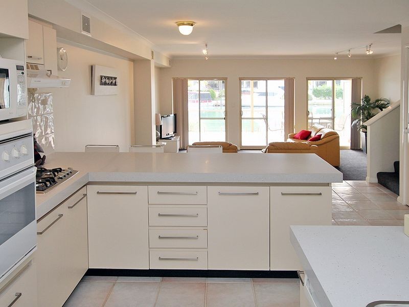 2/5 Weatherley Place, Halls Head WA 6210