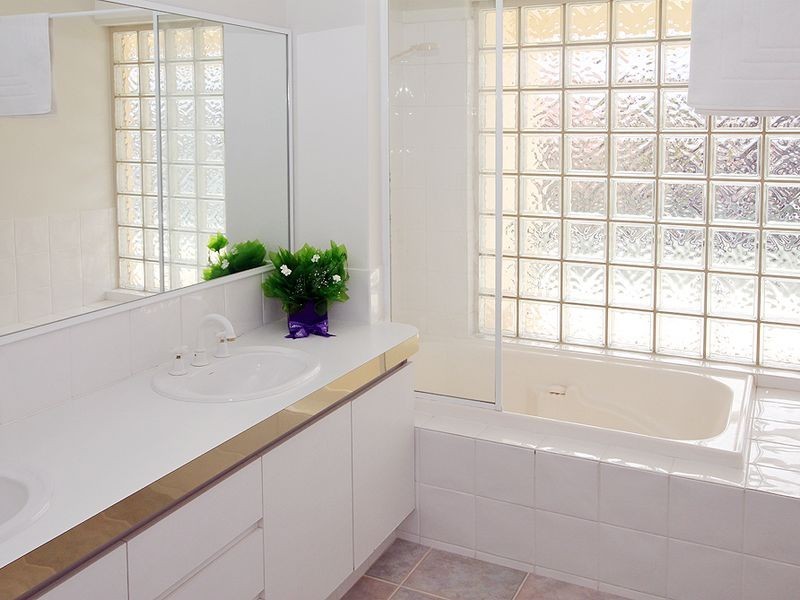 2/5 Weatherley Place, Halls Head WA 6210