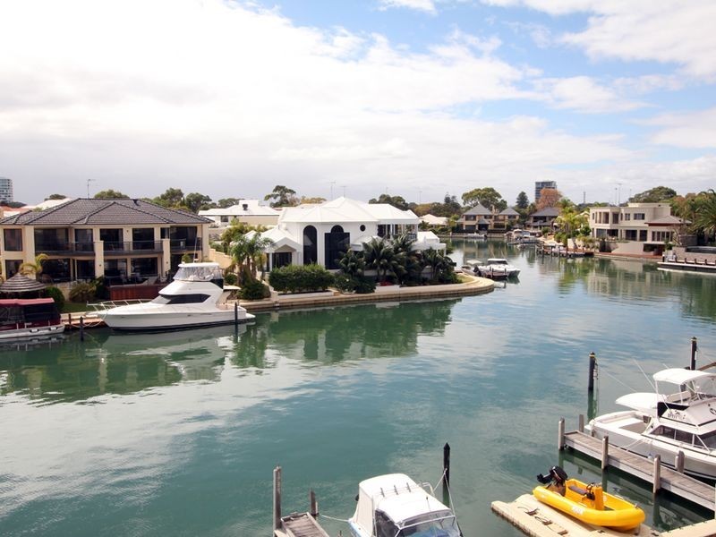 2/5 Weatherley Place, Halls Head WA 6210