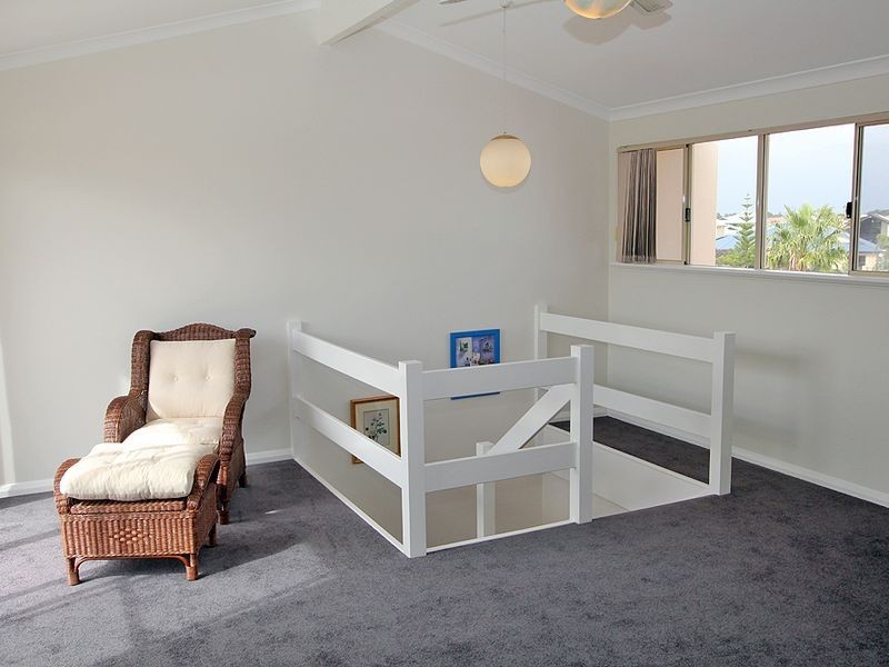 2/5 Weatherley Place, Halls Head WA 6210