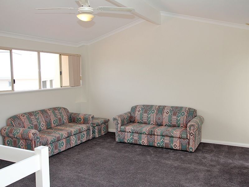 2/5 Weatherley Place, Halls Head WA 6210