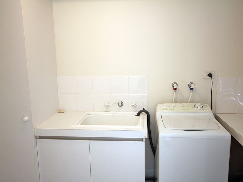 2/5 Weatherley Place, Halls Head WA 6210