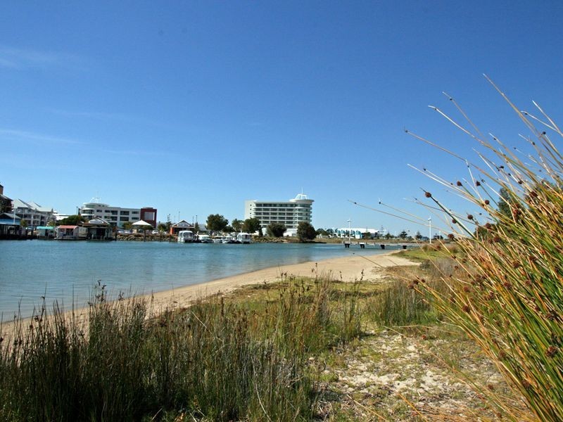 2/33 Beam Road, Mandurah WA 6210