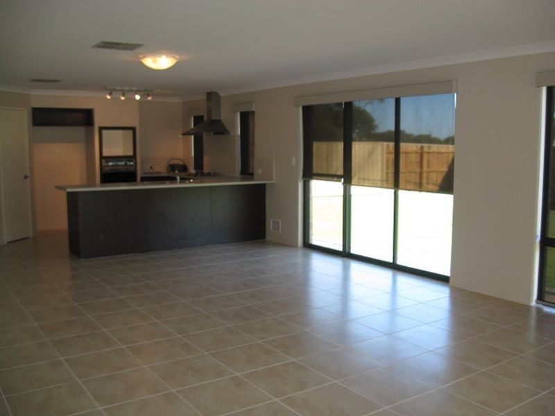 27 Karon Vista, Halls Head WA 6210
