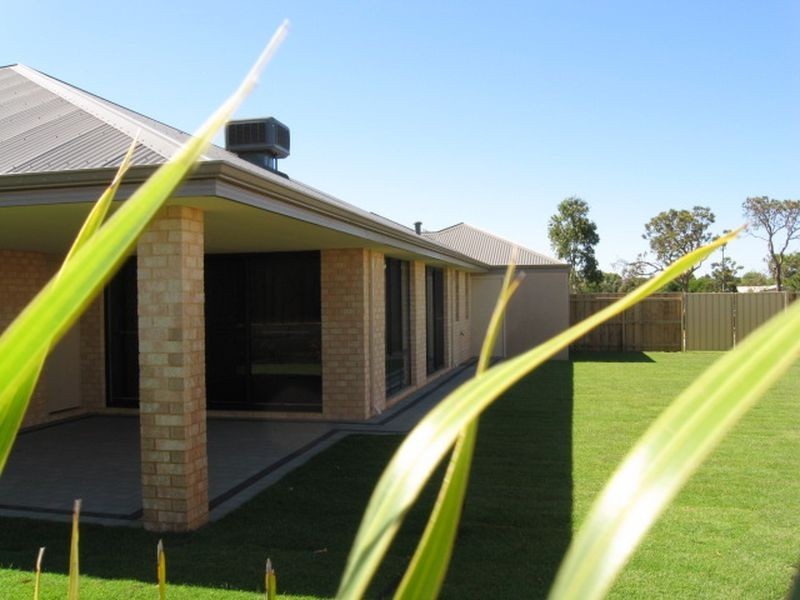 27 Karon Vista, Halls Head WA 6210