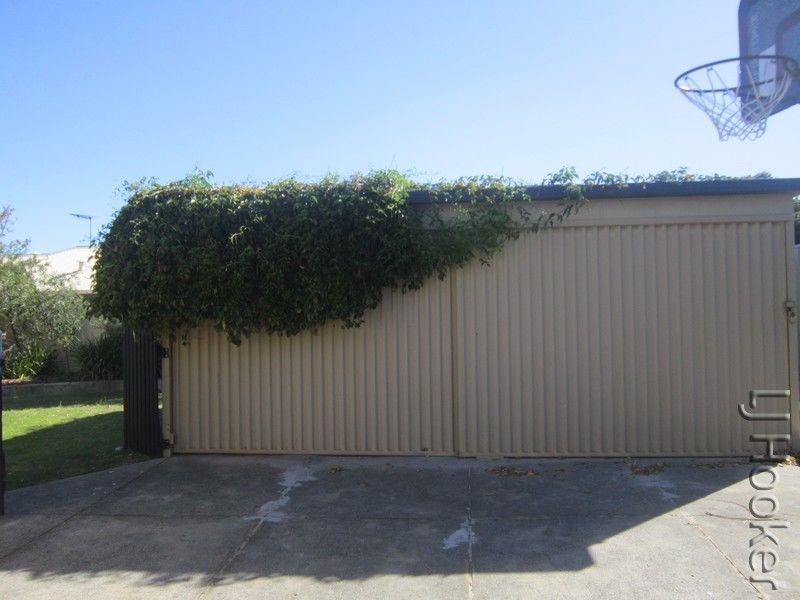 11 Boronia Close, Halls Head WA 6210