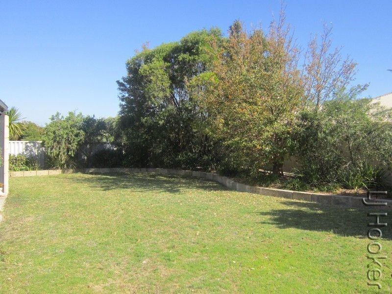 11 Boronia Close, Halls Head WA 6210