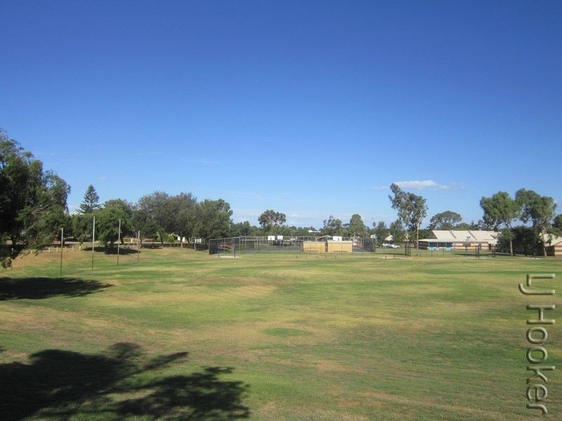 11 Boronia Close, Halls Head WA 6210