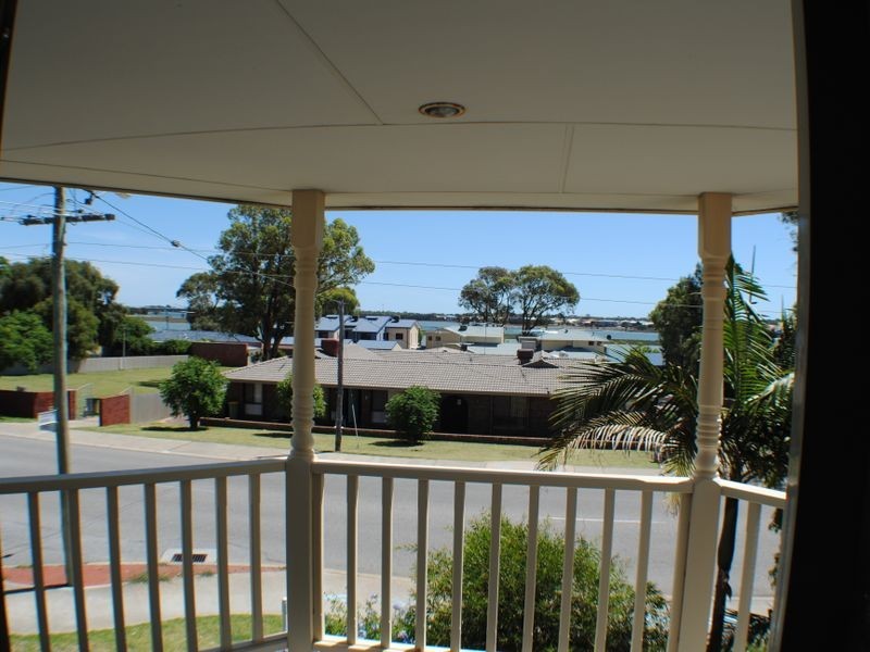 22 Leslie Street, Dudley Park WA 6210