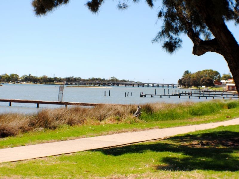 22 Leslie Street, Dudley Park WA 6210