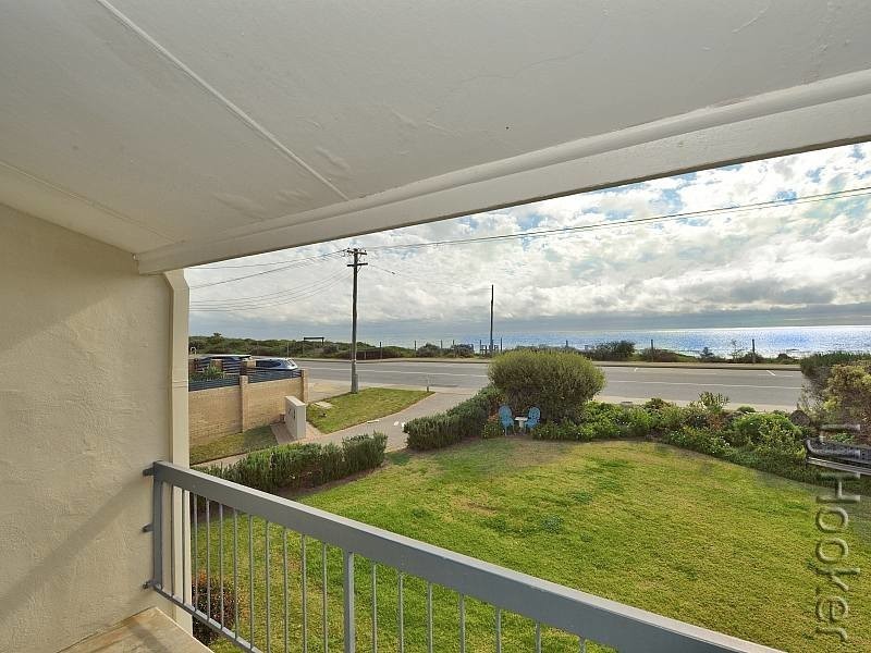 13/24 Halls Head Parade, Halls Head WA 6210