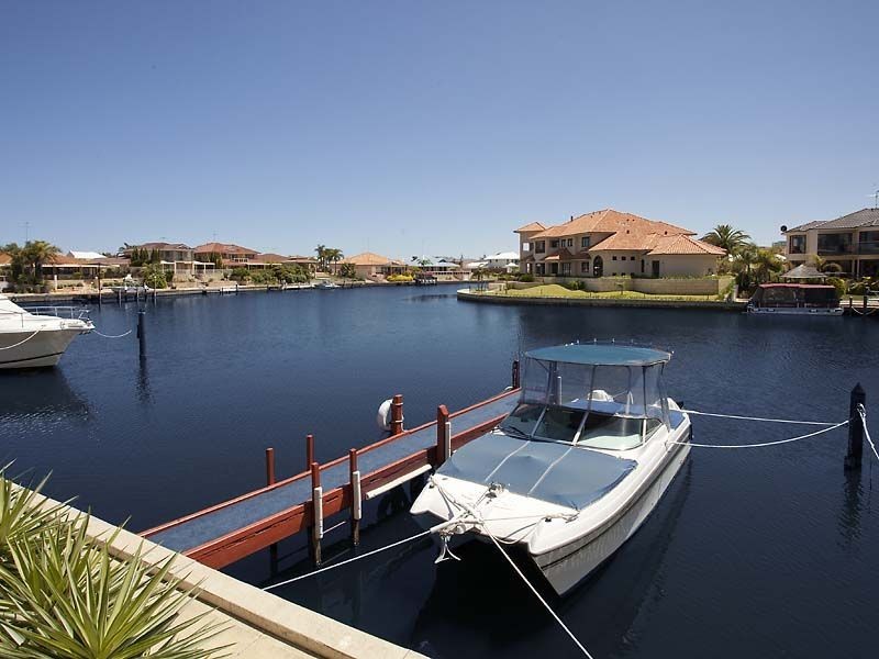 1/5 Weatherley Place, Halls Head WA 6210