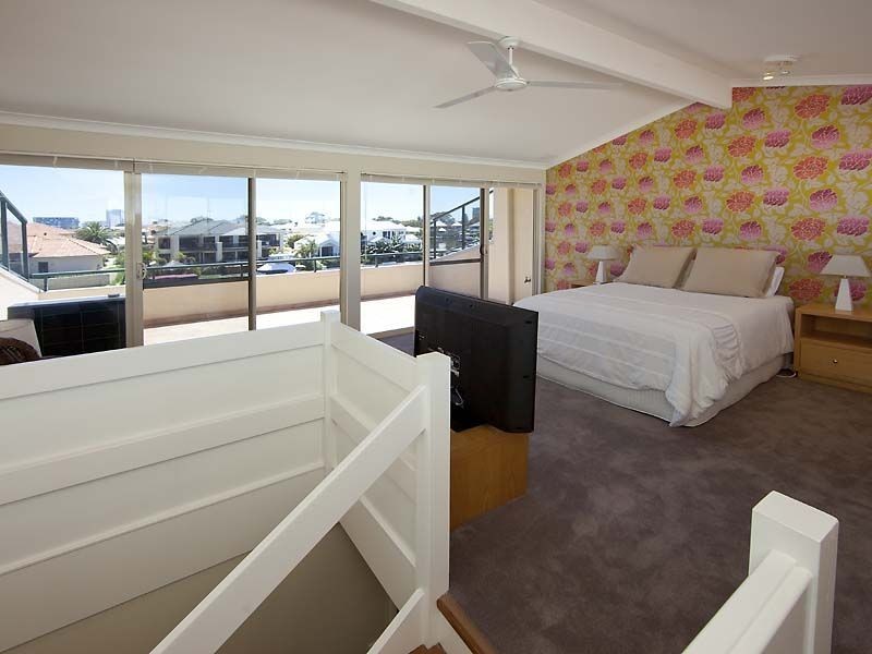 1/5 Weatherley Place, Halls Head WA 6210