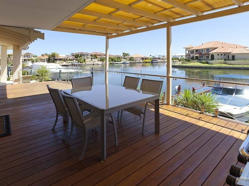 1/5 Weatherley Place, Halls Head WA 6210