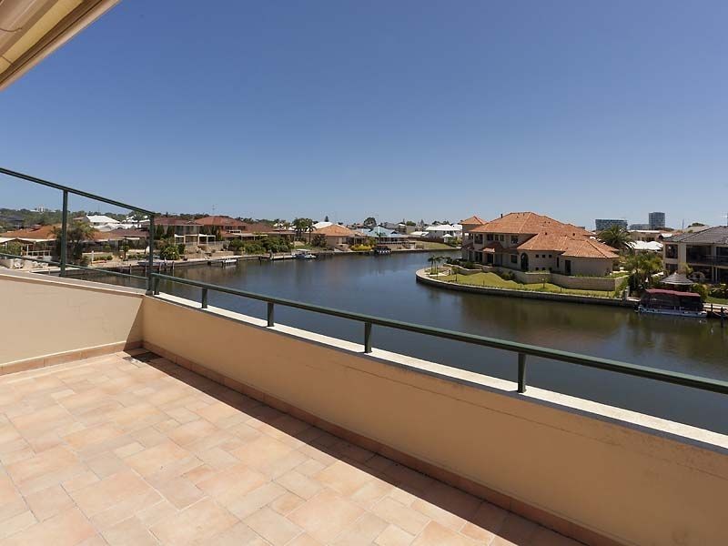 1/5 Weatherley Place, Halls Head WA 6210