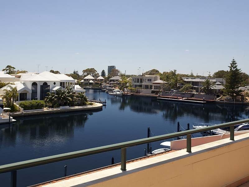 1/5 Weatherley Place, Halls Head WA 6210