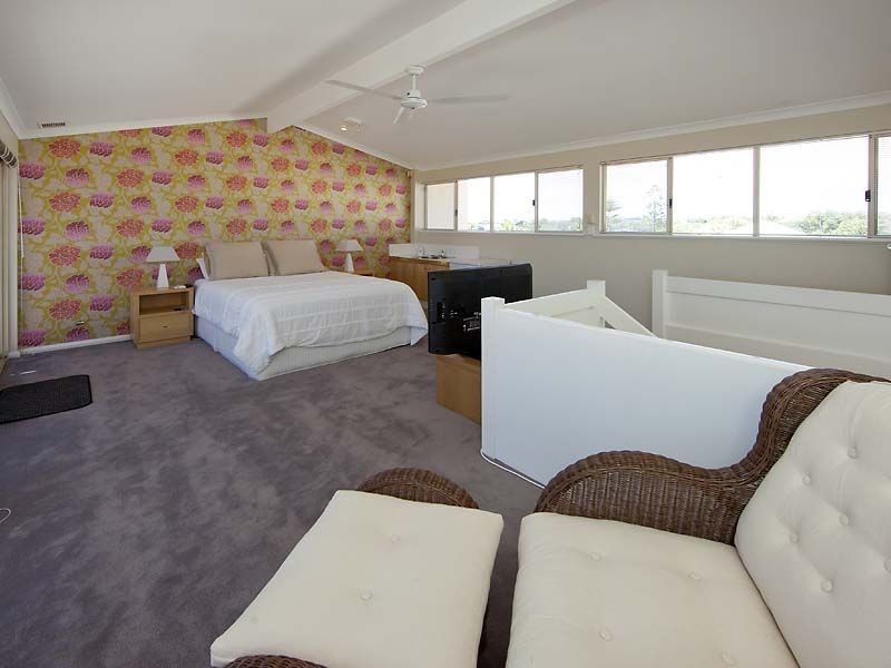 1/5 Weatherley Place, Halls Head WA 6210