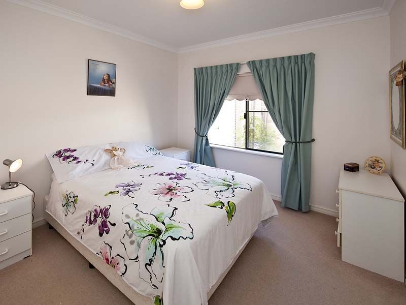 1B Montego Way, Halls Head WA 6210