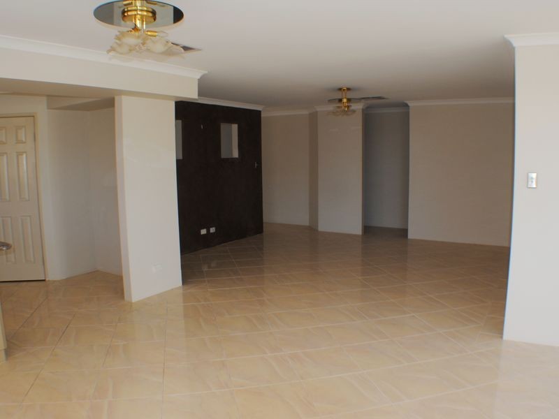 3 Lea Wynd, Lakelands WA 6180