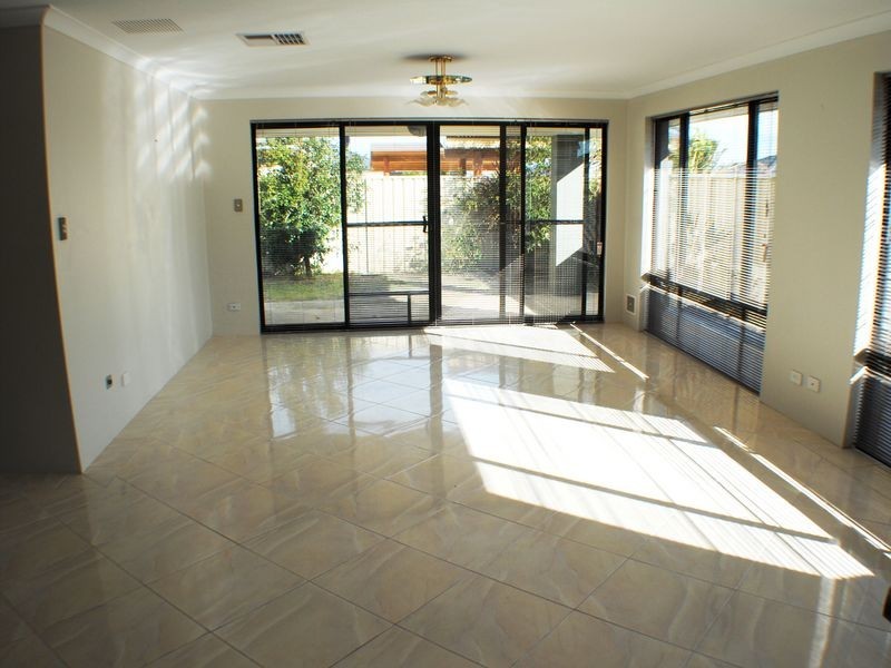 3 Lea Wynd, Lakelands WA 6180