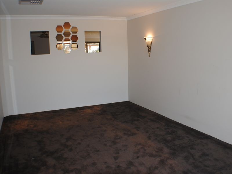 3 Lea Wynd, Lakelands WA 6180