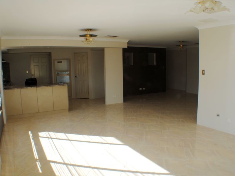 3 Lea Wynd, Lakelands WA 6180