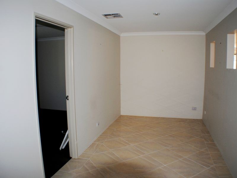 3 Lea Wynd, Lakelands WA 6180