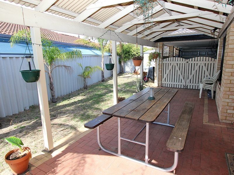 61 Templetonia Promenade, Halls Head WA 6210