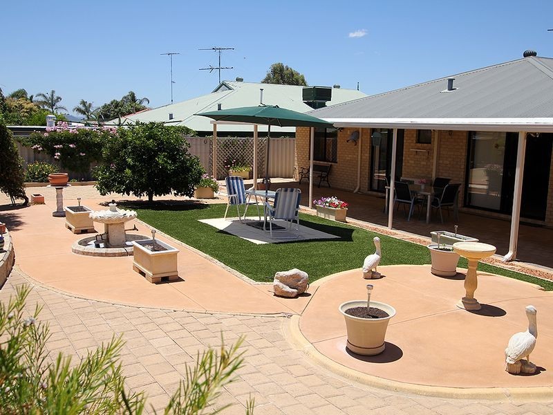 19 Floribunda Avenue, Halls Head WA 6210