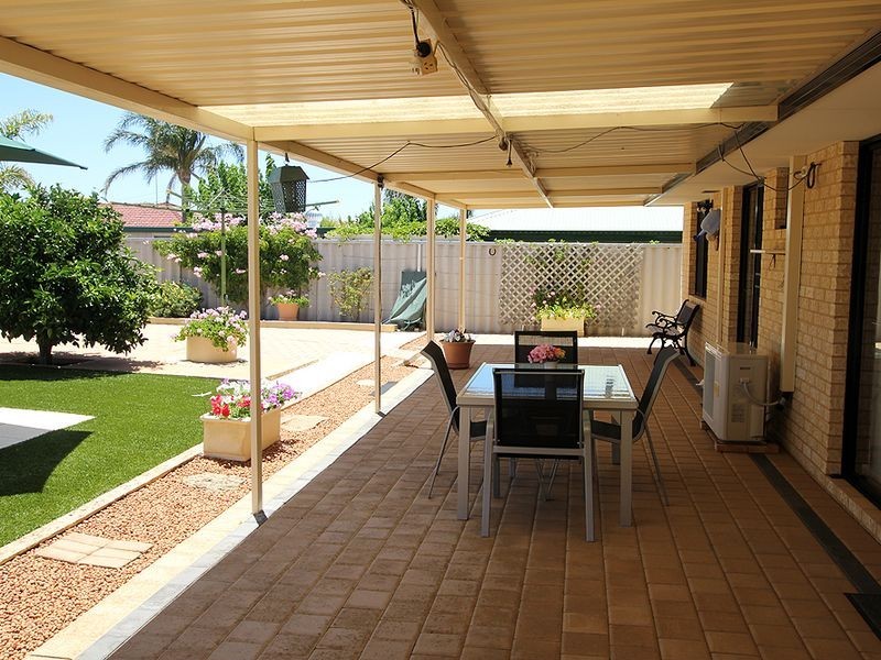 19 Floribunda Avenue, Halls Head WA 6210