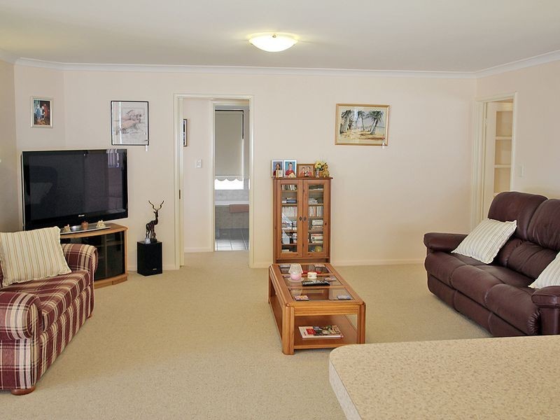 19 Floribunda Avenue, Halls Head WA 6210