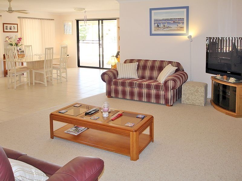 19 Floribunda Avenue, Halls Head WA 6210