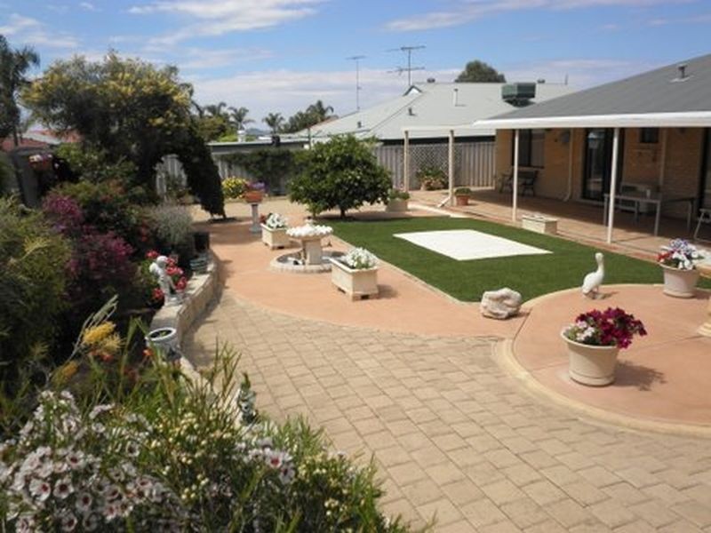 19 Floribunda Avenue, Halls Head WA 6210