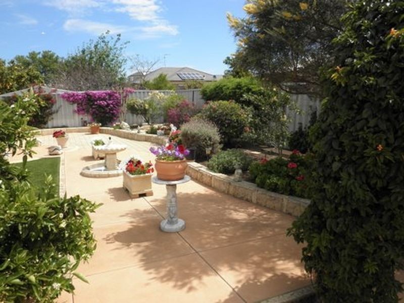 19 Floribunda Avenue, Halls Head WA 6210