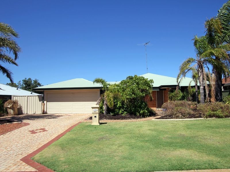 18 Coppercups Place, Halls Head WA 6210