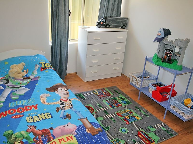 18 Coppercups Place, Halls Head WA 6210