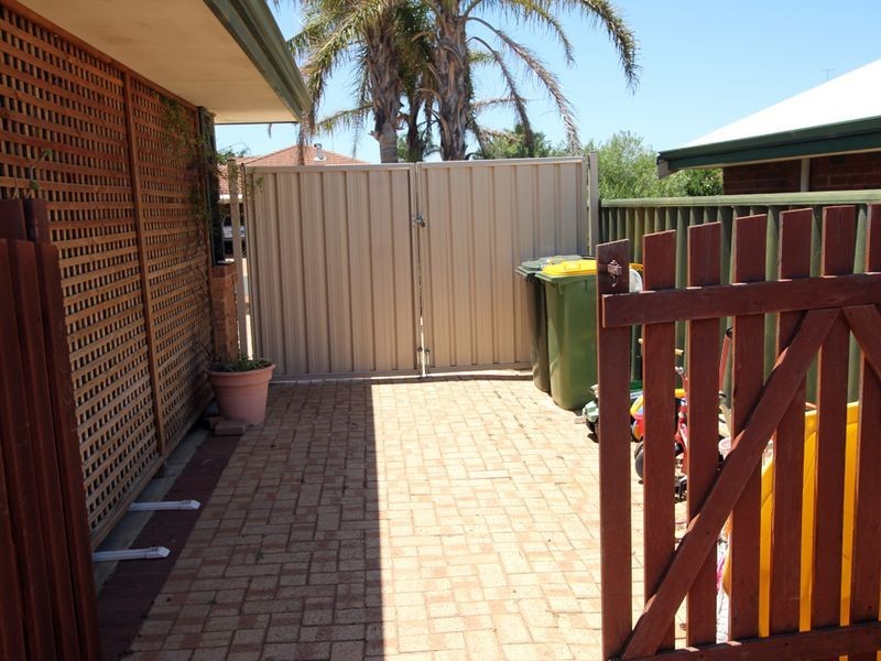 18 Coppercups Place, Halls Head WA 6210