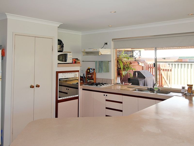 18 Coppercups Place, Halls Head WA 6210