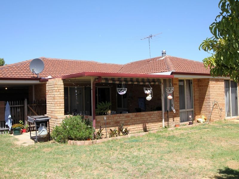 6 Wattlebird Way, Greenfields WA 6210