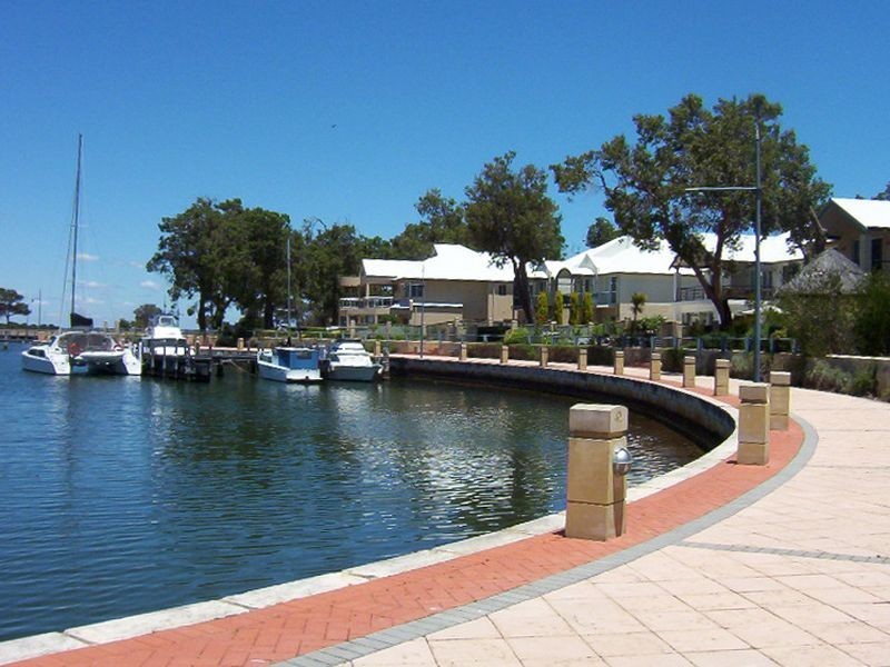 1 Crathes Court, Erskine WA 6210