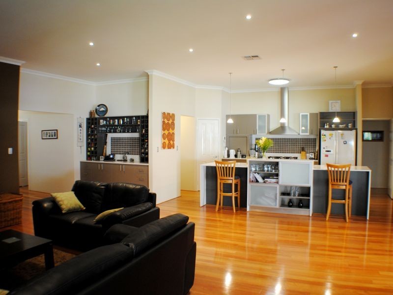 1 Crathes Court, Erskine WA 6210