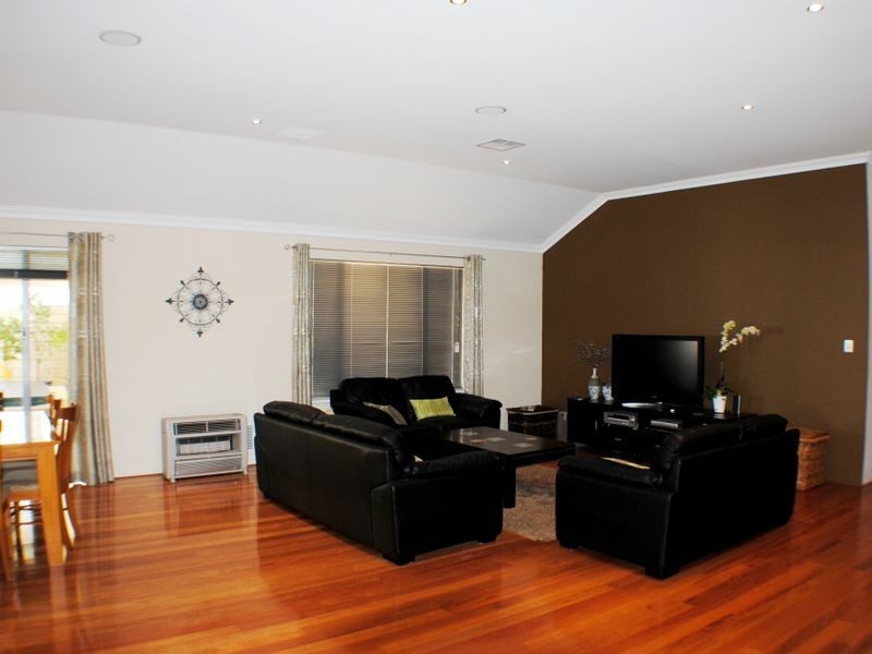 1 Crathes Court, Erskine WA 6210