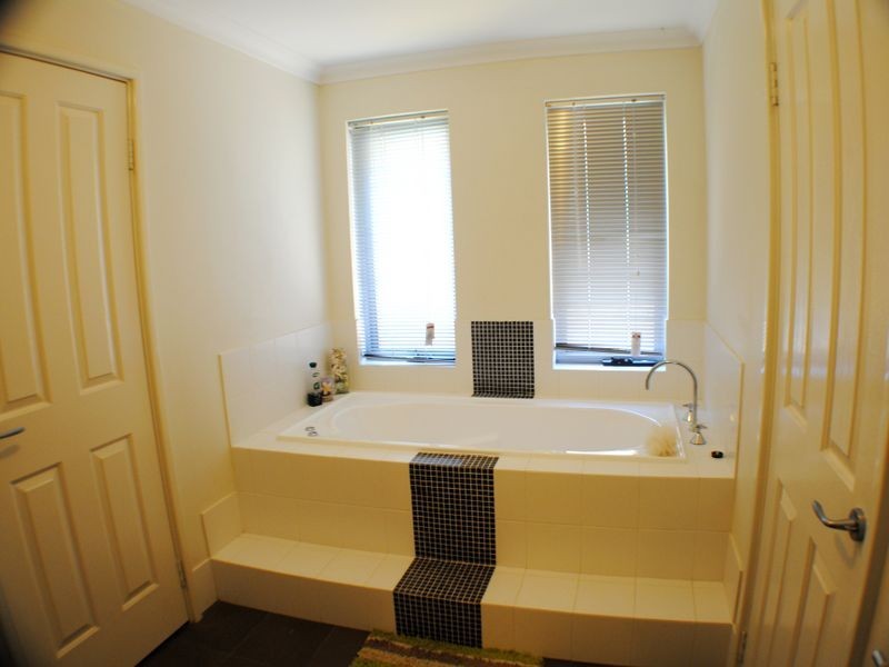 1 Crathes Court, Erskine WA 6210