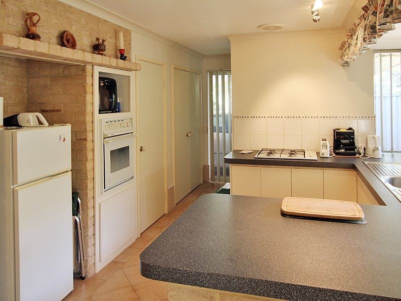 2/19 Tamarisk Drive, Halls Head WA 6210