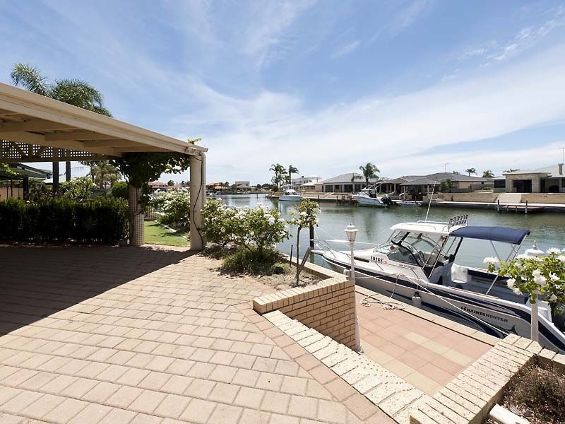 38 Waterside Drive, Dudley Park WA 6210