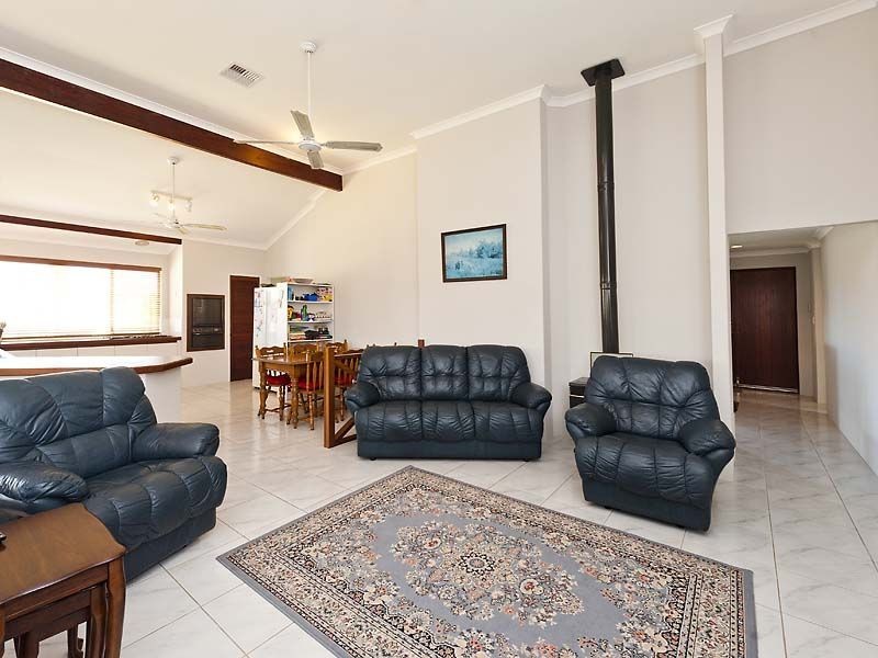 38 Waterside Drive, Dudley Park WA 6210