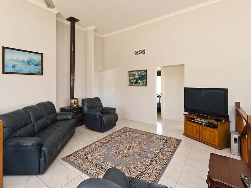 38 Waterside Drive, Dudley Park WA 6210