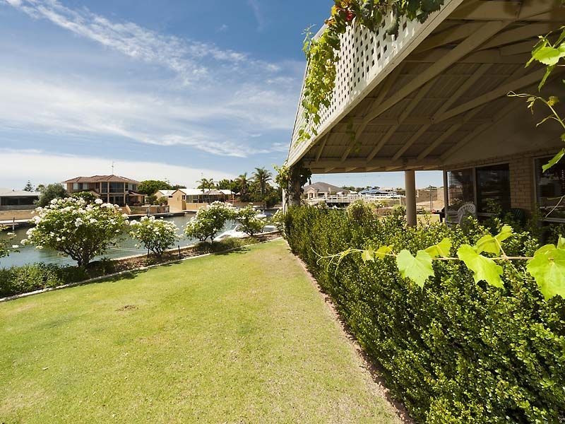 38 Waterside Drive, Dudley Park WA 6210